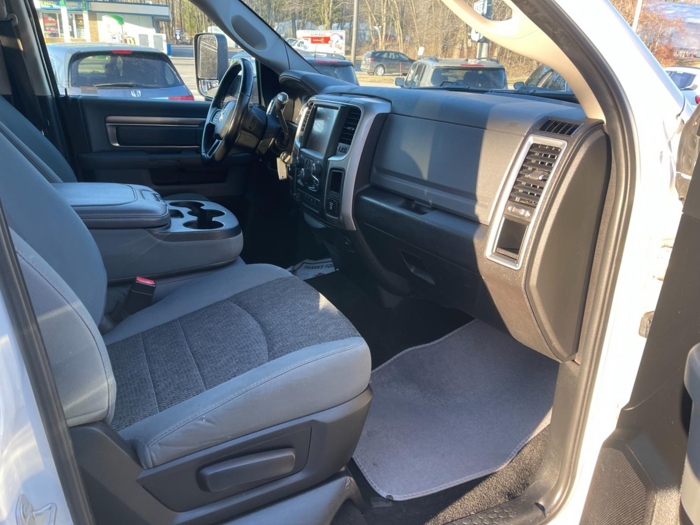 2016 White /Black RAM 2500 Outdoorsman Crew Cab SWB 4WD (3C6UR5DL4GG) with an 6.7L I6 OHV 24V TURBO DIESEL engine, 6A transmission, located at 11115 Chardon Rd. , Chardon, OH, 44024, (440) 214-9705, 41.580246, -81.241943 - Photo#37